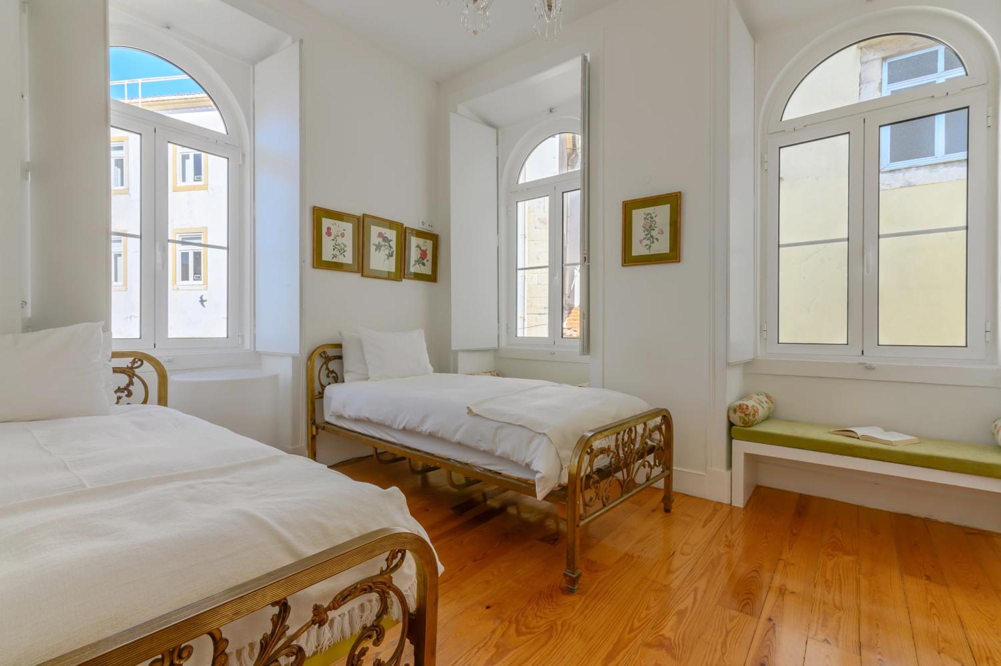 Portas Do Castelo Apartments Lisbon Luaran gambar