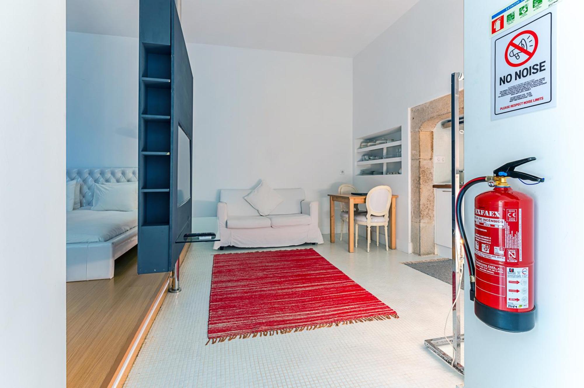 Portas Do Castelo Apartments Lisbon Bilik gambar