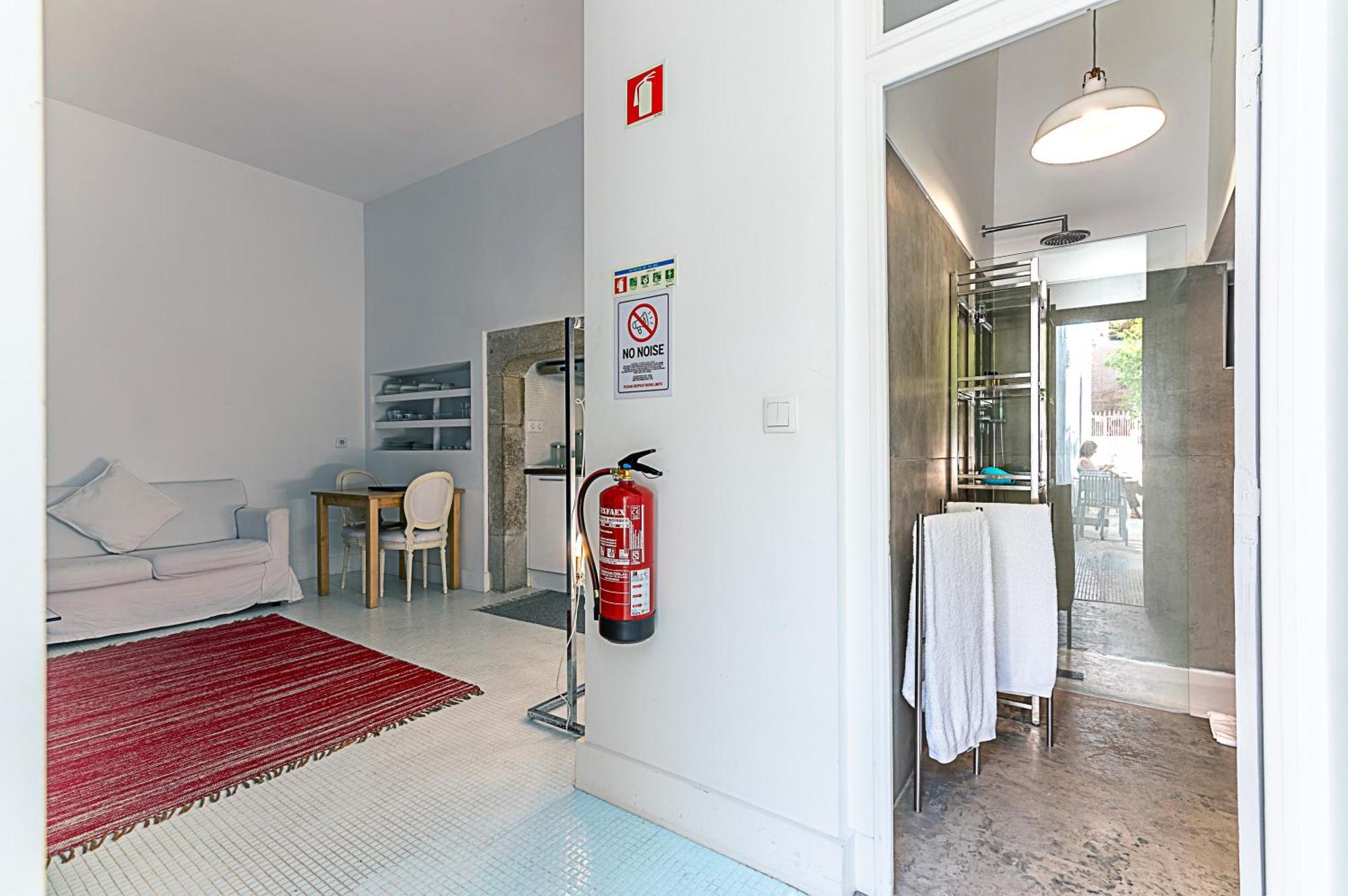 Portas Do Castelo Apartments Lisbon Bilik gambar
